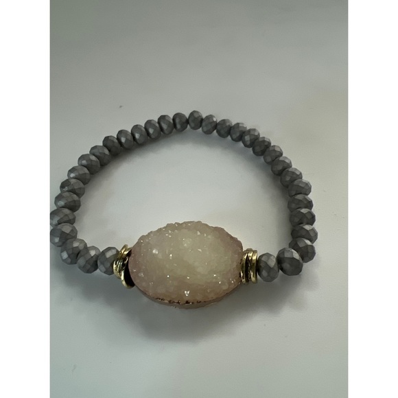 STONE BEAD BRACELET WITH DRUZY GREY STONE - Picture 2 of 3